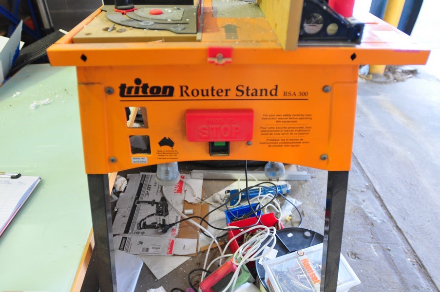 Triton Router Table (RTA300) with Stand (RSA300) and Ozito 1/4 inch