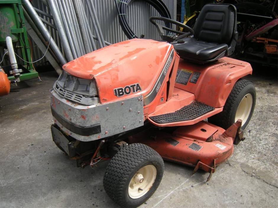 Kubota G1800 18 hp 3 cylinder Diesel Lawn Tractor, 2WD , 48” cutting