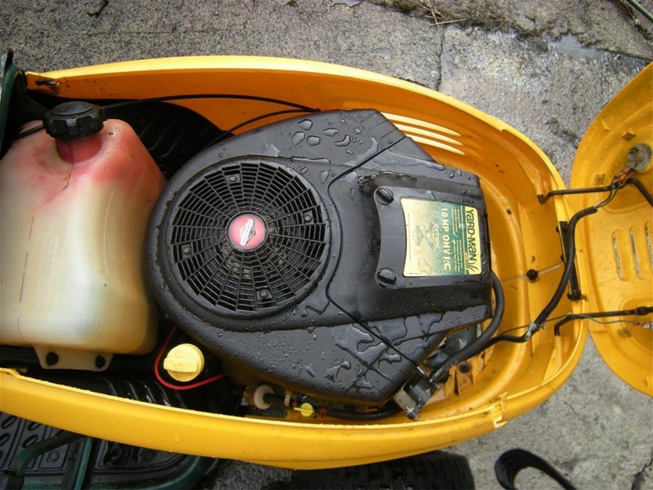 MTD Yardman 1842 Lawn Tractor, 18hp Briggs Intek engine with pressure