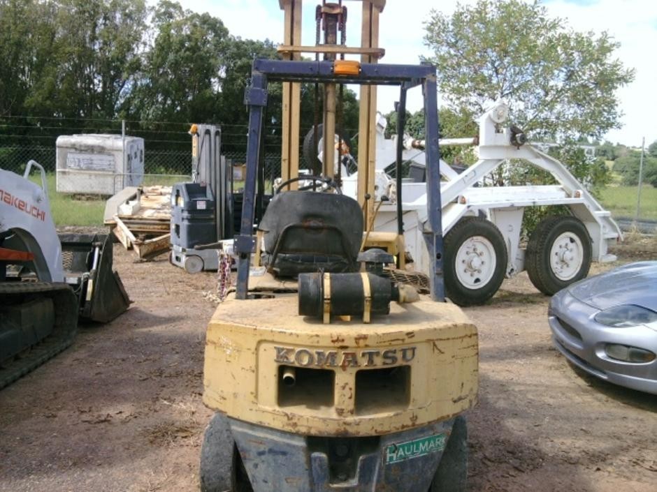 1980's Komatsu forklift FD257 Auction (00207001878)