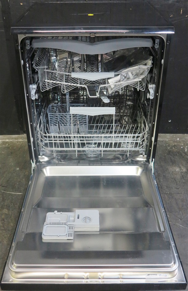 Smeg 60cm Freestanding/Builtin Dishwasher (Black Enamel) (DWA157B