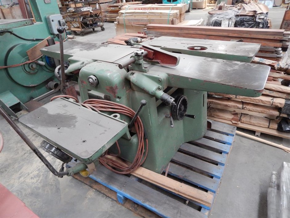 Combination timber jointer/planer, thicknesser, spindle moulder with
