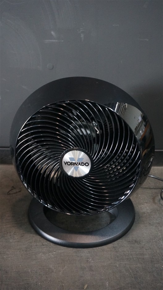 Vornado 533 Air Circulator Floor Fan (71660) Auction (0013 ...