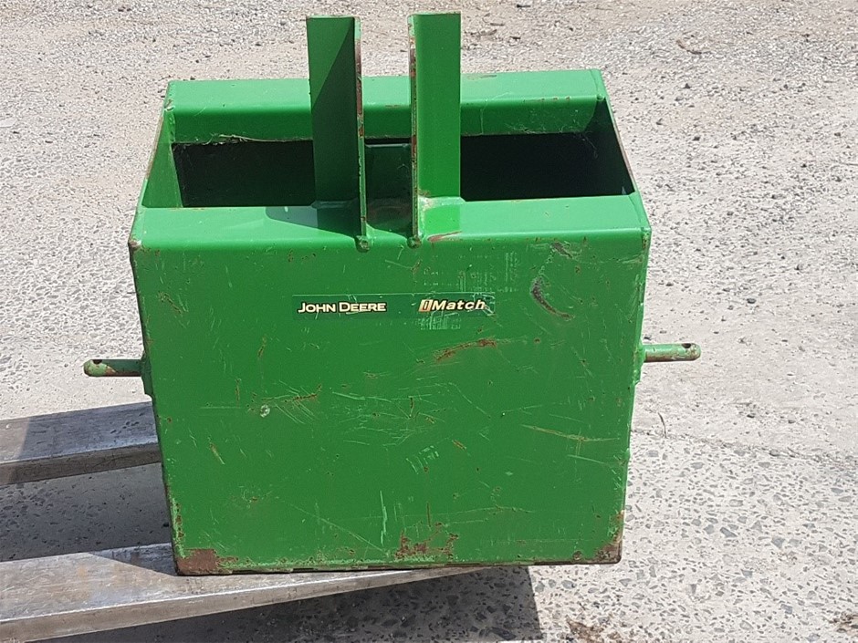 John Deere Ballast weight box for tractor. Auction (00095033859