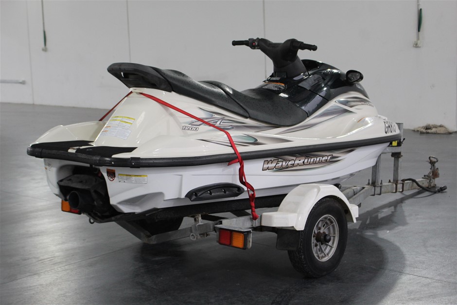 2000 Yamaha XL 1200 WaveRunner 3 Seater Jet Ski Auction (00013433553