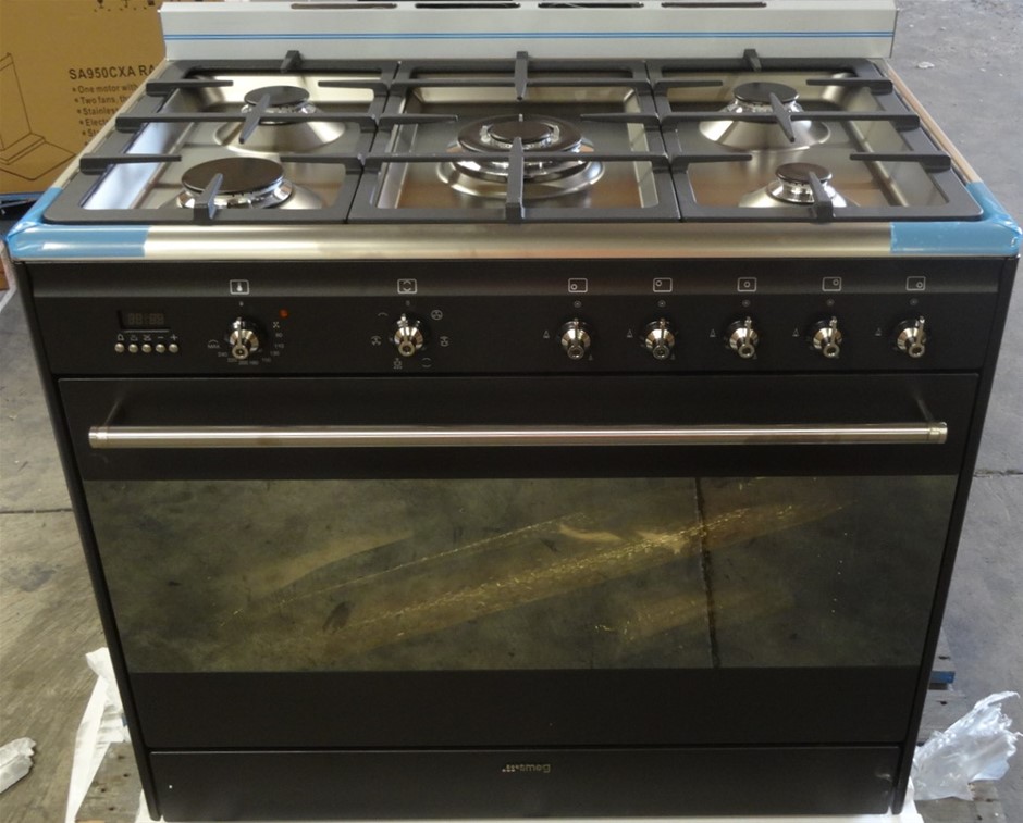 Smeg 90cm Freestanding Cooker Black (FS9606AS) Auction
