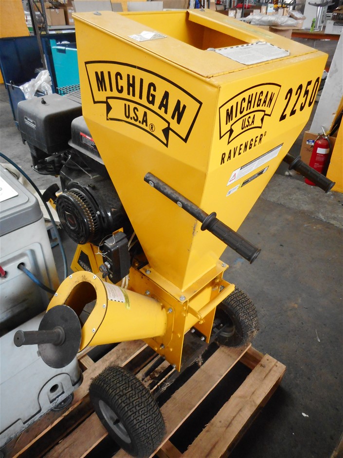 Michigan Ravenger 2250 Mobile Commercial Wood Chipper Auction (0031