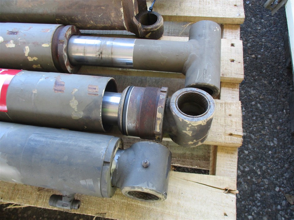 (Lot 735) Linear Actuating Cylinder Assemblies Auction (07353015636