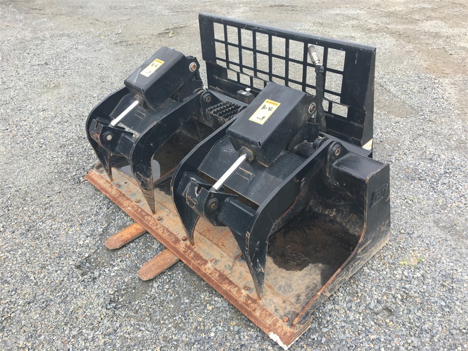 2016 Caterpillar Grapple Bucket & Forklift Attachment Auction (0030