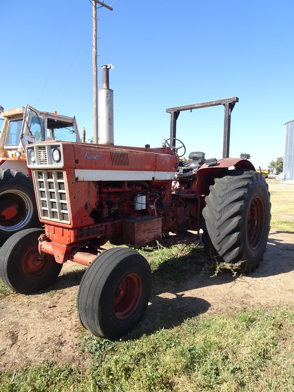 International 1066 Farmall tractor Auction (0009-7023038) | Grays Australia