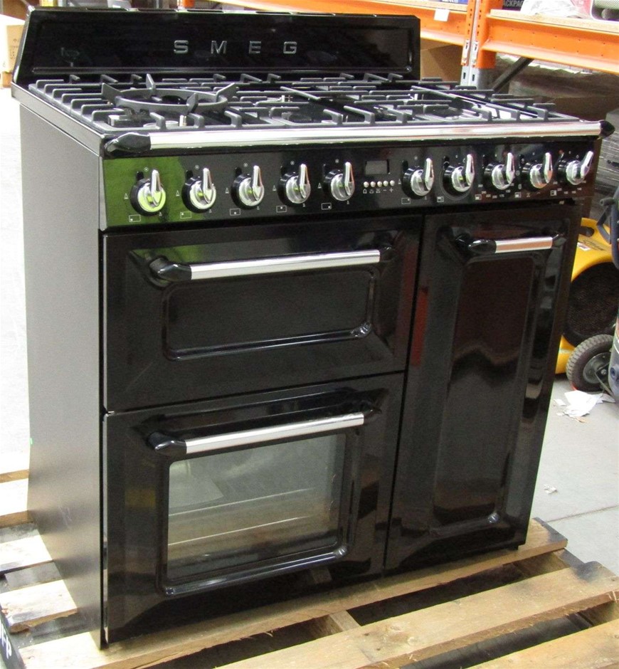 Smeg 90cm Thermoseal Victoria Freestanding Cooker Model TRA93BL