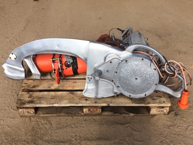 Kentmaster beef carcass splitting meat bandsaw with overhead