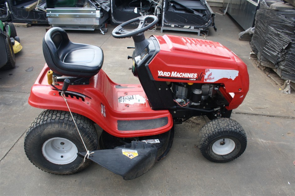 Yard machines by MTD (red) ride on mower Auction (0006-7003007) | Grays ...