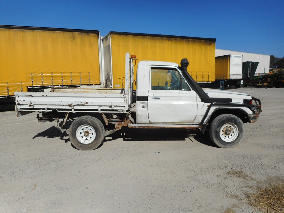 2003 Toyota Land Cruiser Ute Auction (0003-5038769) | Grays Australia