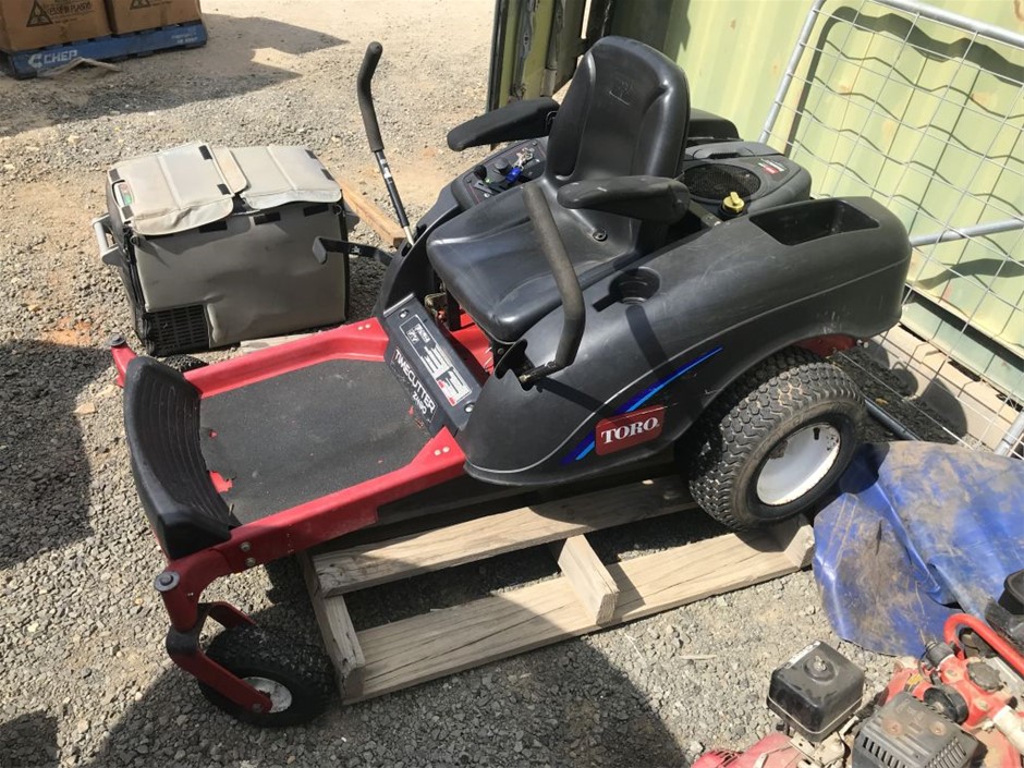 Zero turn lawn mower, Toro Timecutter Z480, Note no deck (26543325