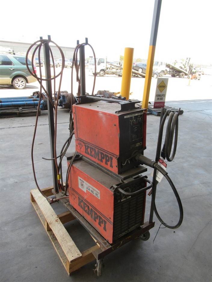 Tennant 7200 Ride On Sweeper (Pooraka, SA) Auction (0018-8012261