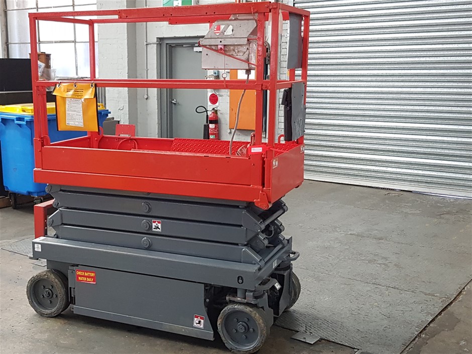 2013 SkyJack SJ111 3219 Electric Scissor Lift Auction (0006-5040398 ...