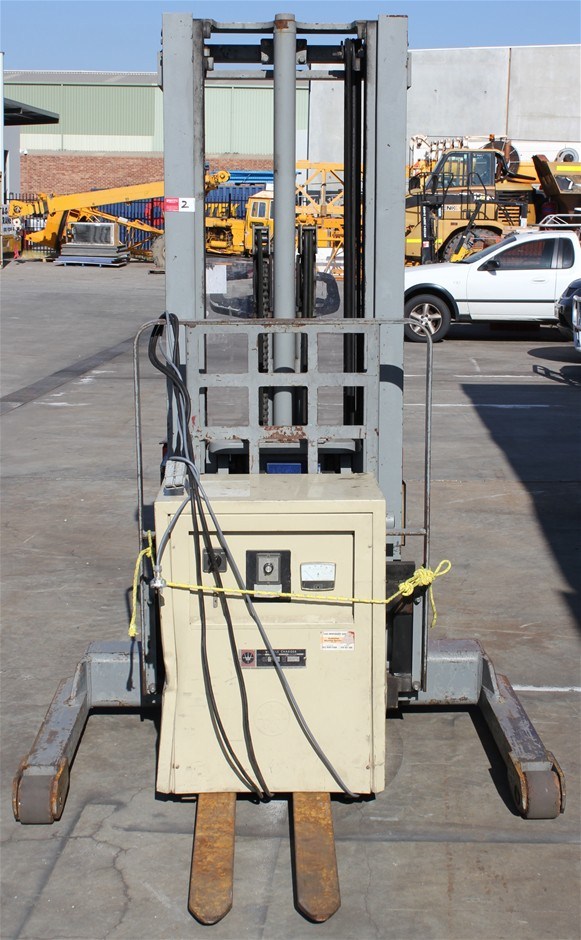 Raymond Dock Stocker DSR300 Electric Walk Behind Stacker Auction (0002