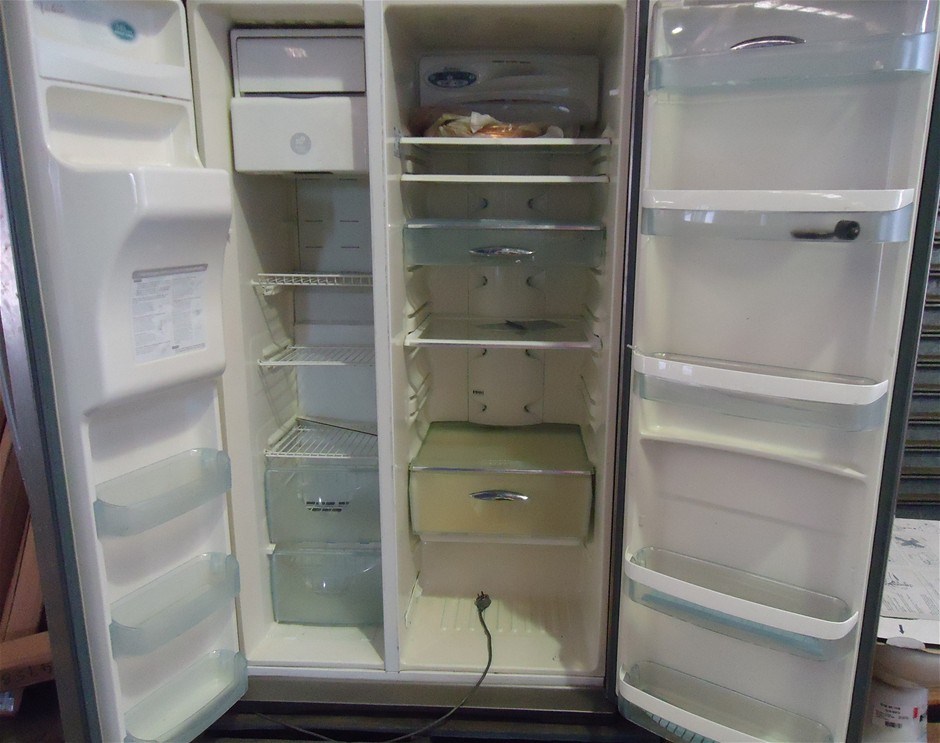 Westinghouse Virtuoso Fridge Side by Side 640 ltr Model RS643T