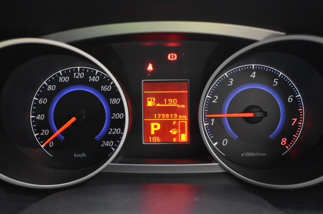 10mm Malaysia 'Jade' Quartz Gemstones Beaded Bracelet.