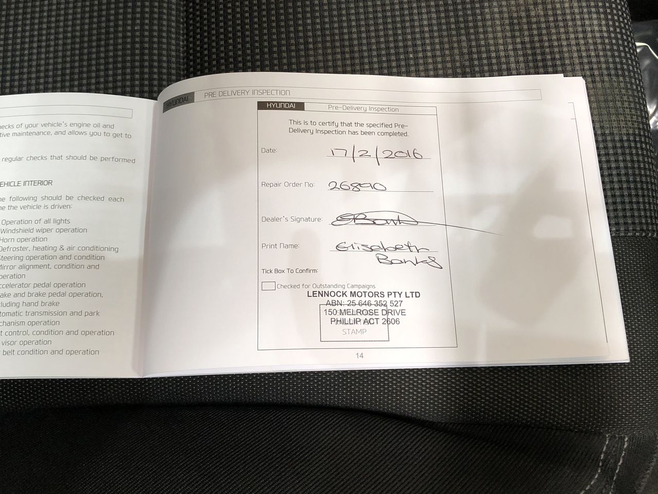 10mm White Pearls with Flower Jade Gemstone Bracelet