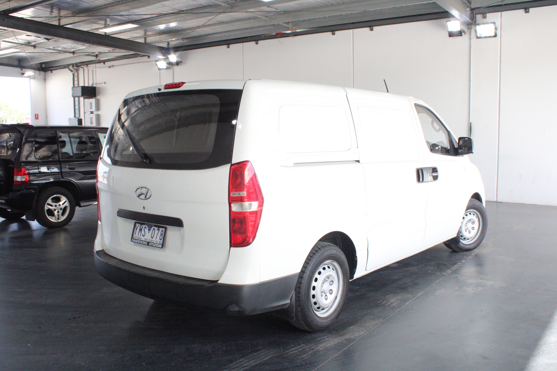 2x Guardsman Revitalising Wood Polish Sprays 473ml - RRP$59.80