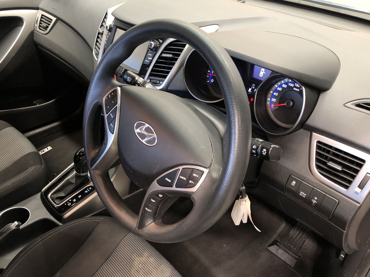 <p>Hyster H3.0TX Counterbalance Forklift</p>