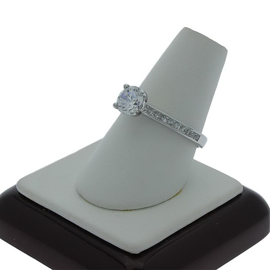 Sharpe Microwave & Ronson Kettle