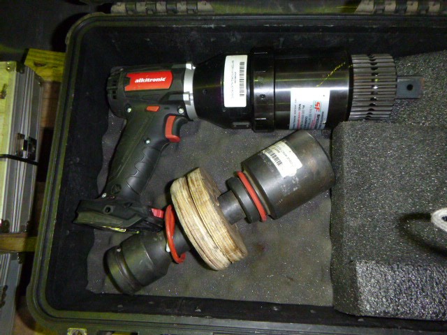 Designer Minimalist Round Eternity Necklace in Gold