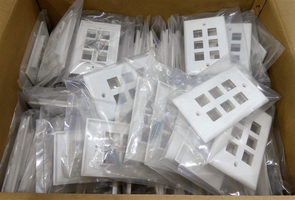 GABBY'S DOLLHOUSE 15 Pc Celebration Dollhouse, 25-Inches Tall, with Toy Fig