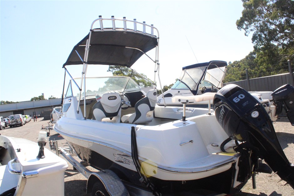 ARENA Men's Standard Icons Swim Briefs Solid Swimsuit, color Red/White, siz