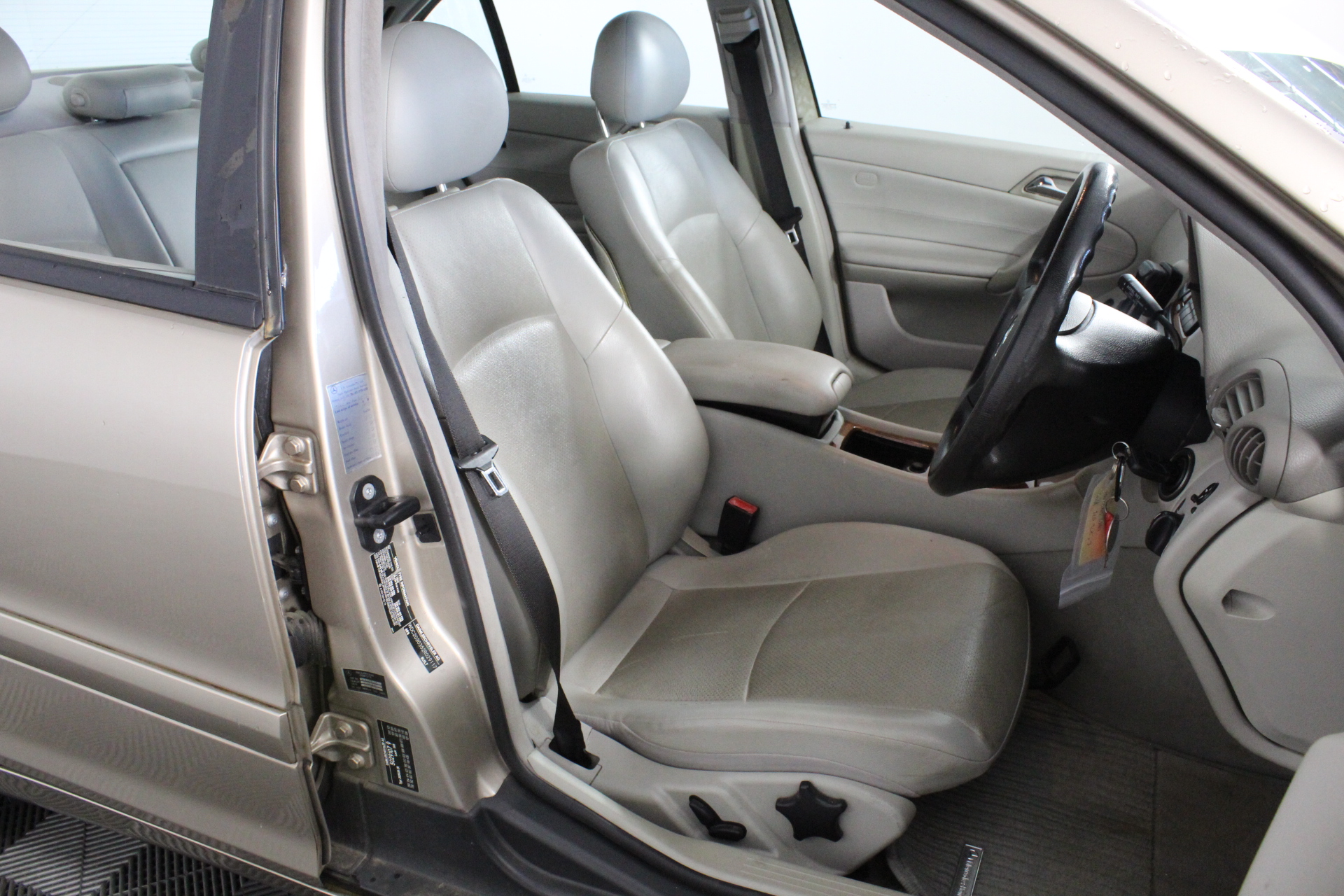 0.12 carat white round 4 diamond