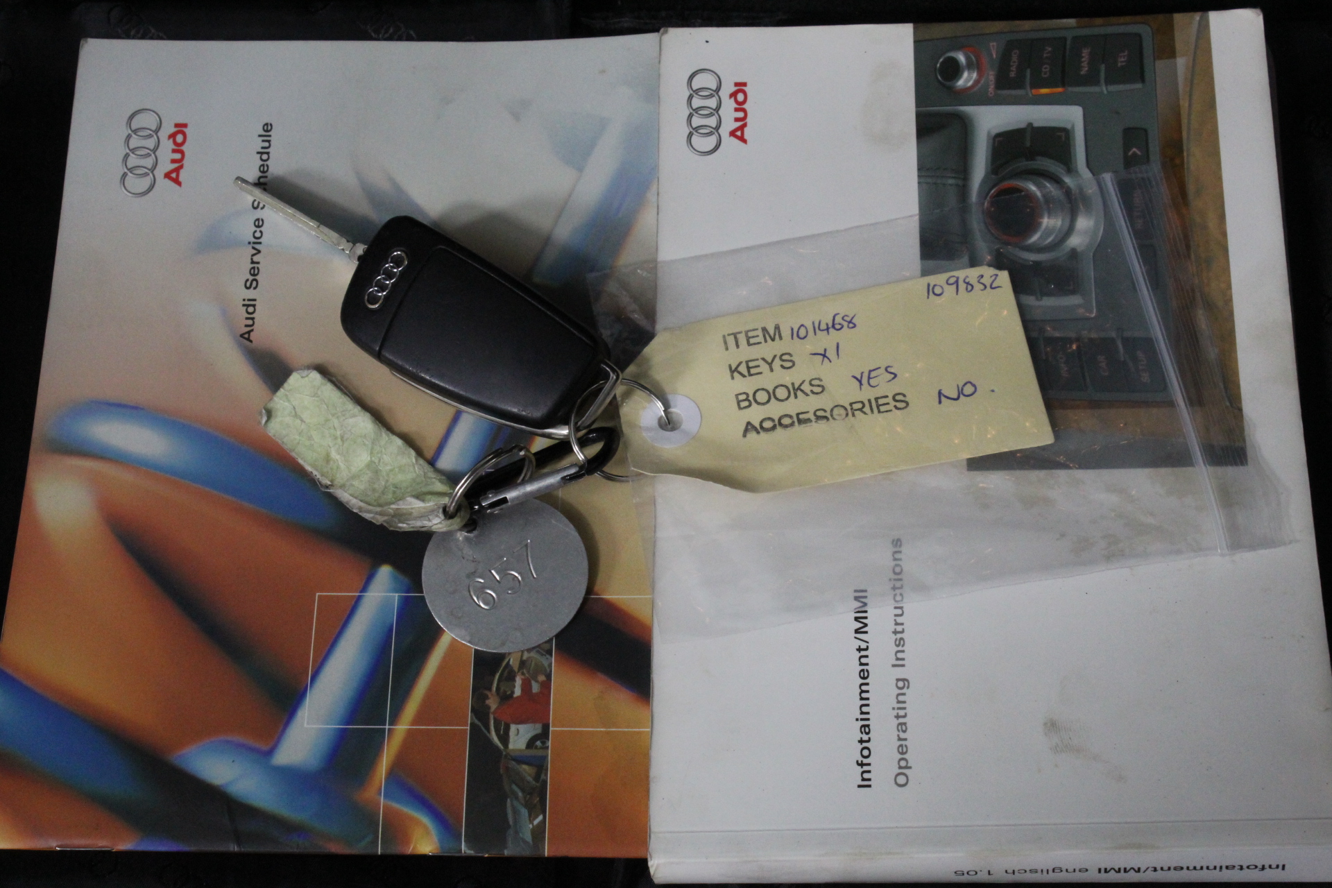 Vial full of Gold Leaf/Flake