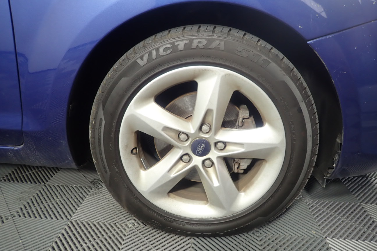 1/100 Scottdale x 2, 1 gram Valcumbi silver bars x 2 & 1 Kilo Copper Bar