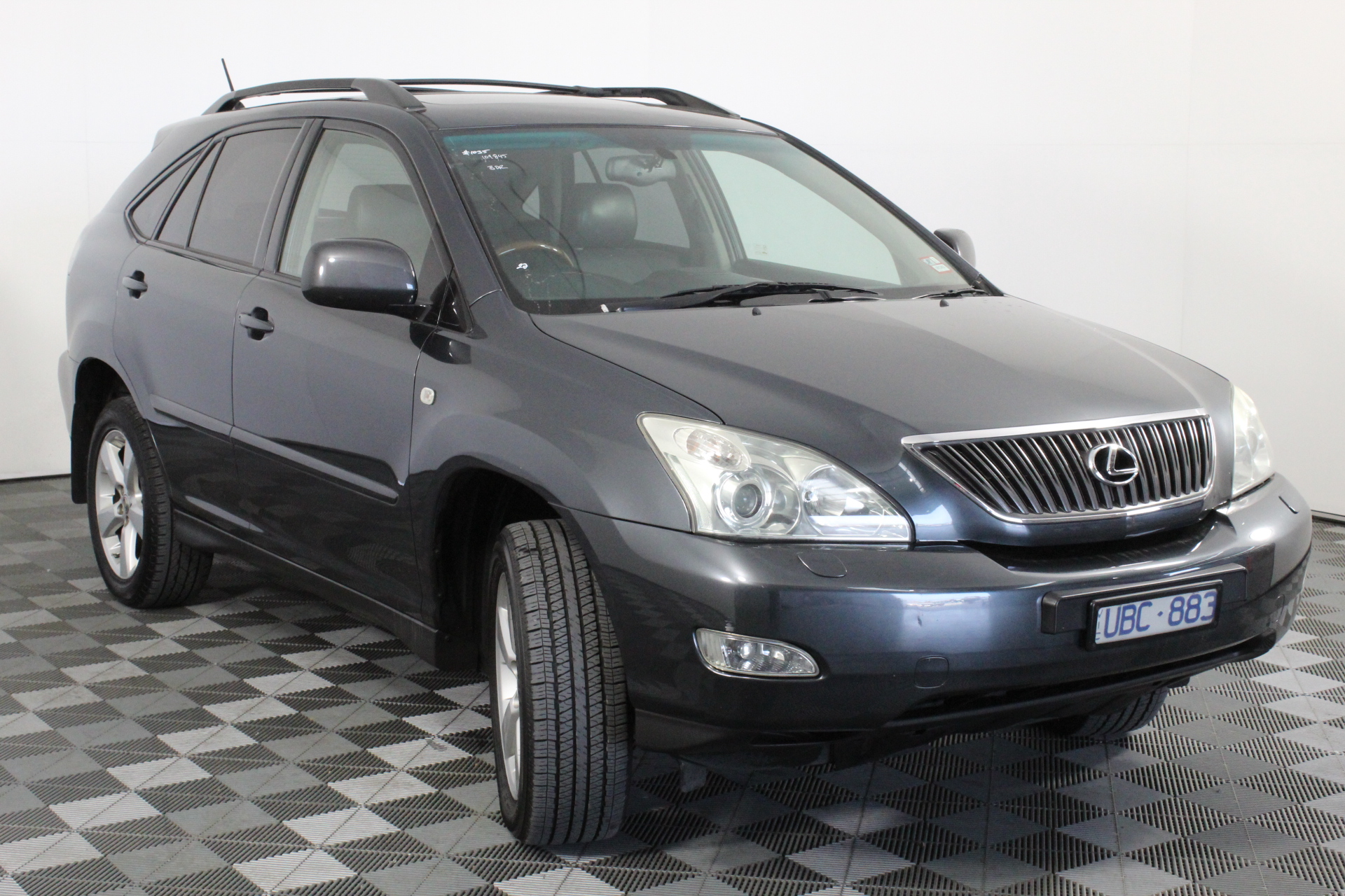 0.12 carat white round 4 diamond