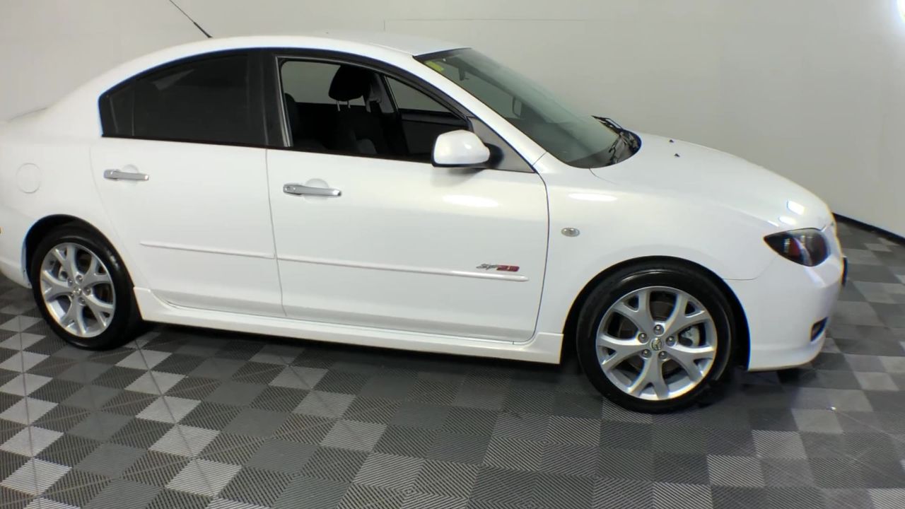 6.43 Carats White Color-Play Opal