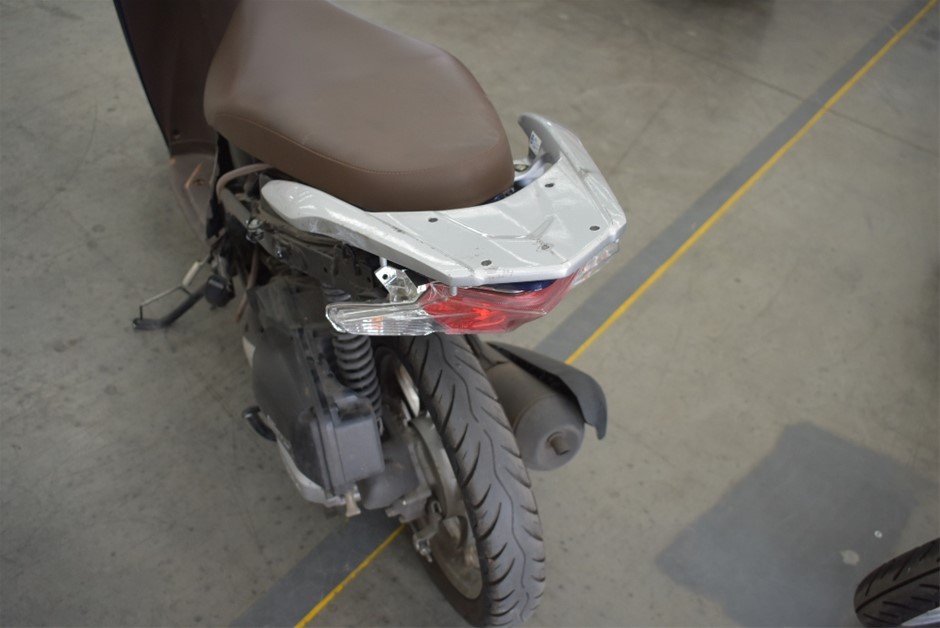 Abstract Geometric Pendant in Silver