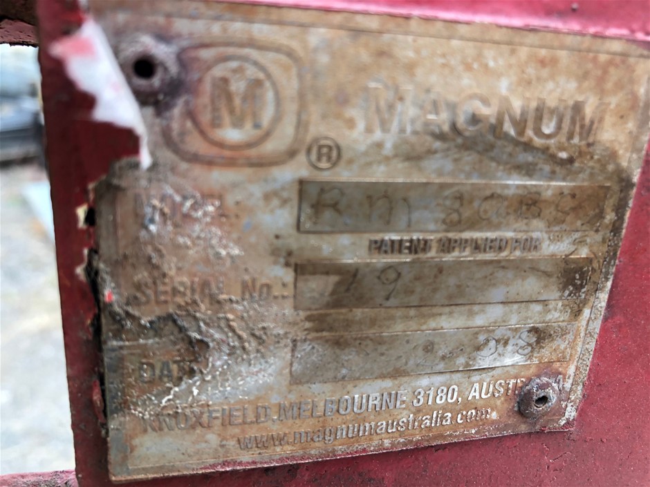 Figaro Stainless Steel Holy Cross Bracelet (adjustable)