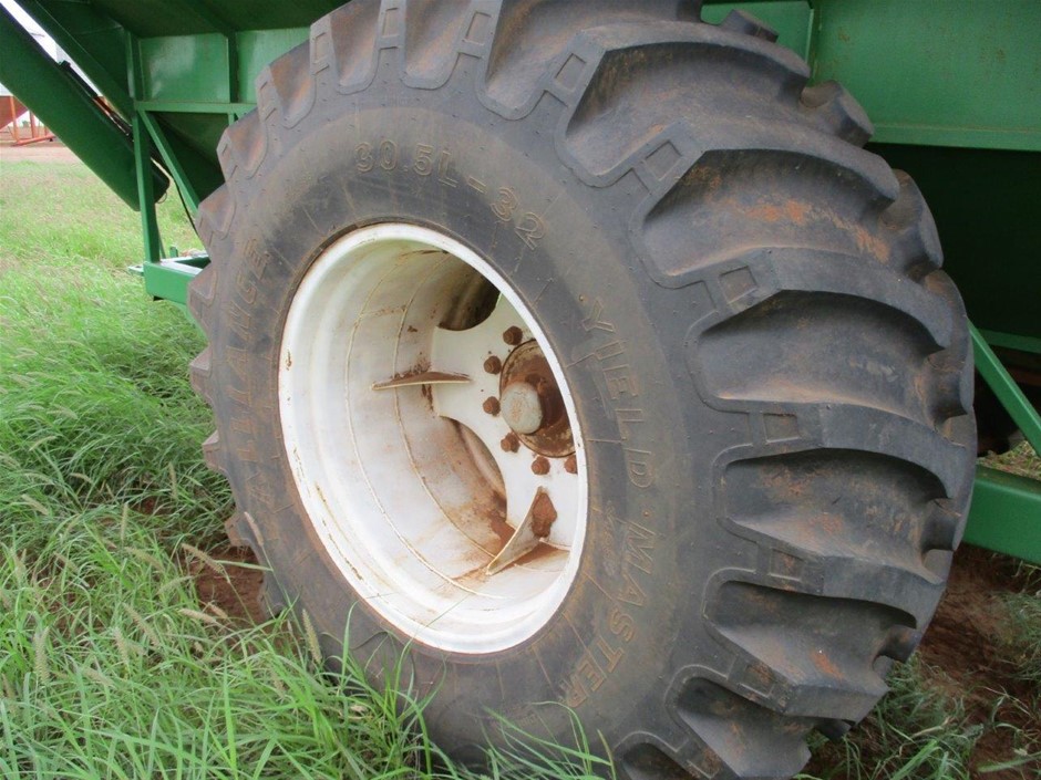 Accommodation & Shower / Toilet Block Unit (Unused),