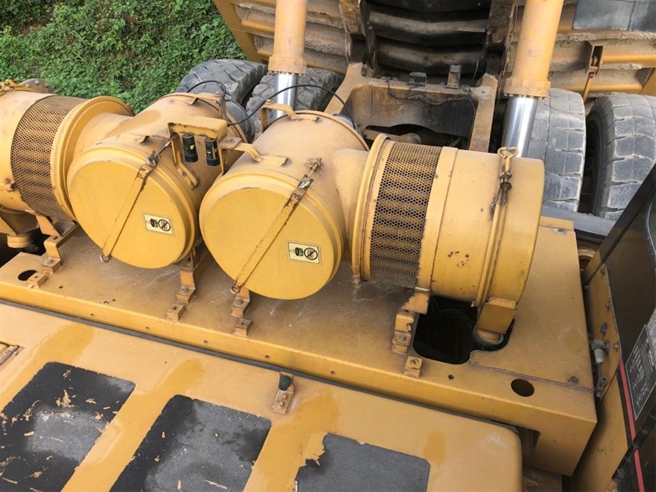 SHARK Steam & Scrub Mop, White. NB: Has Been Used.