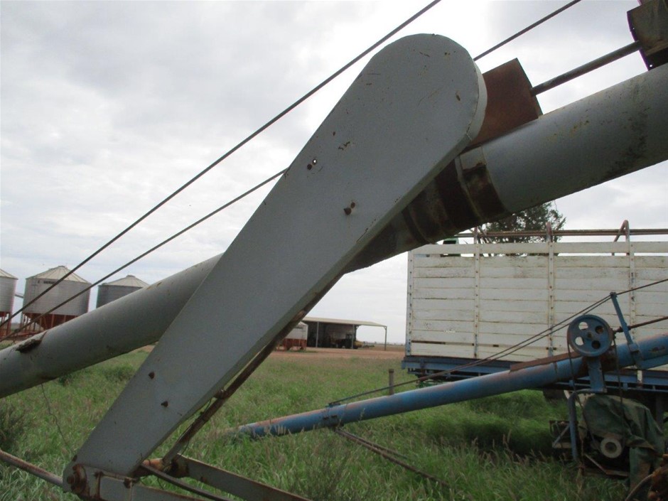 ORAL-B Pro 1500X Electric Toothbrush with Travel Case and Charger, White.