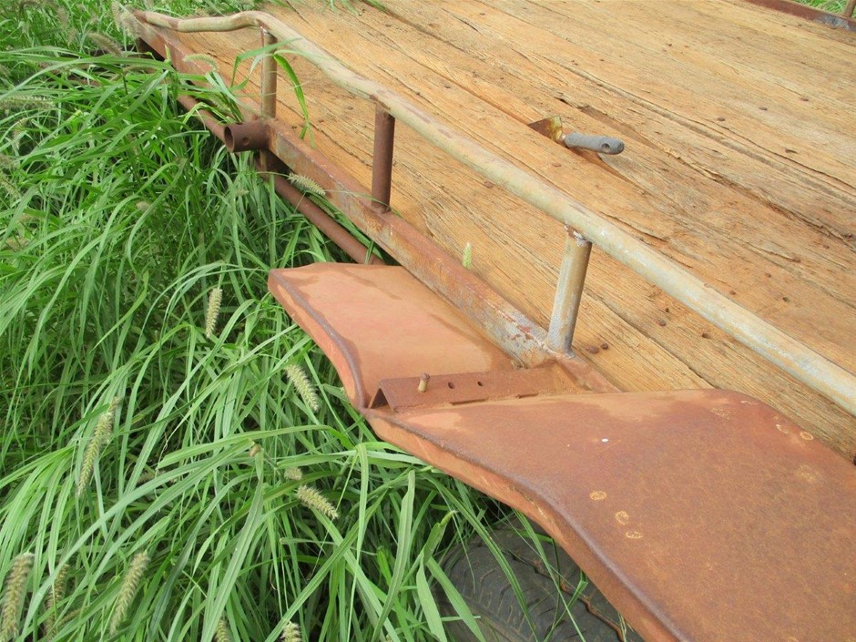 SUREFEED Microchip Pet Feeder. NB: Untested.