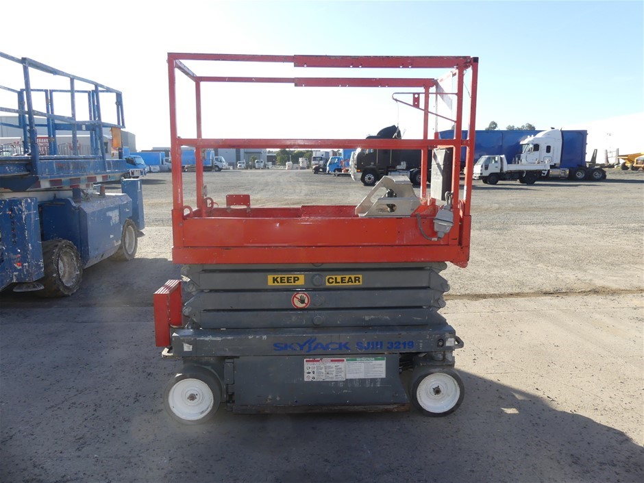 MATT BLATT Set of 2 Victoria Ghost Stools Replica (Clear, 65cm). NB: Only 1