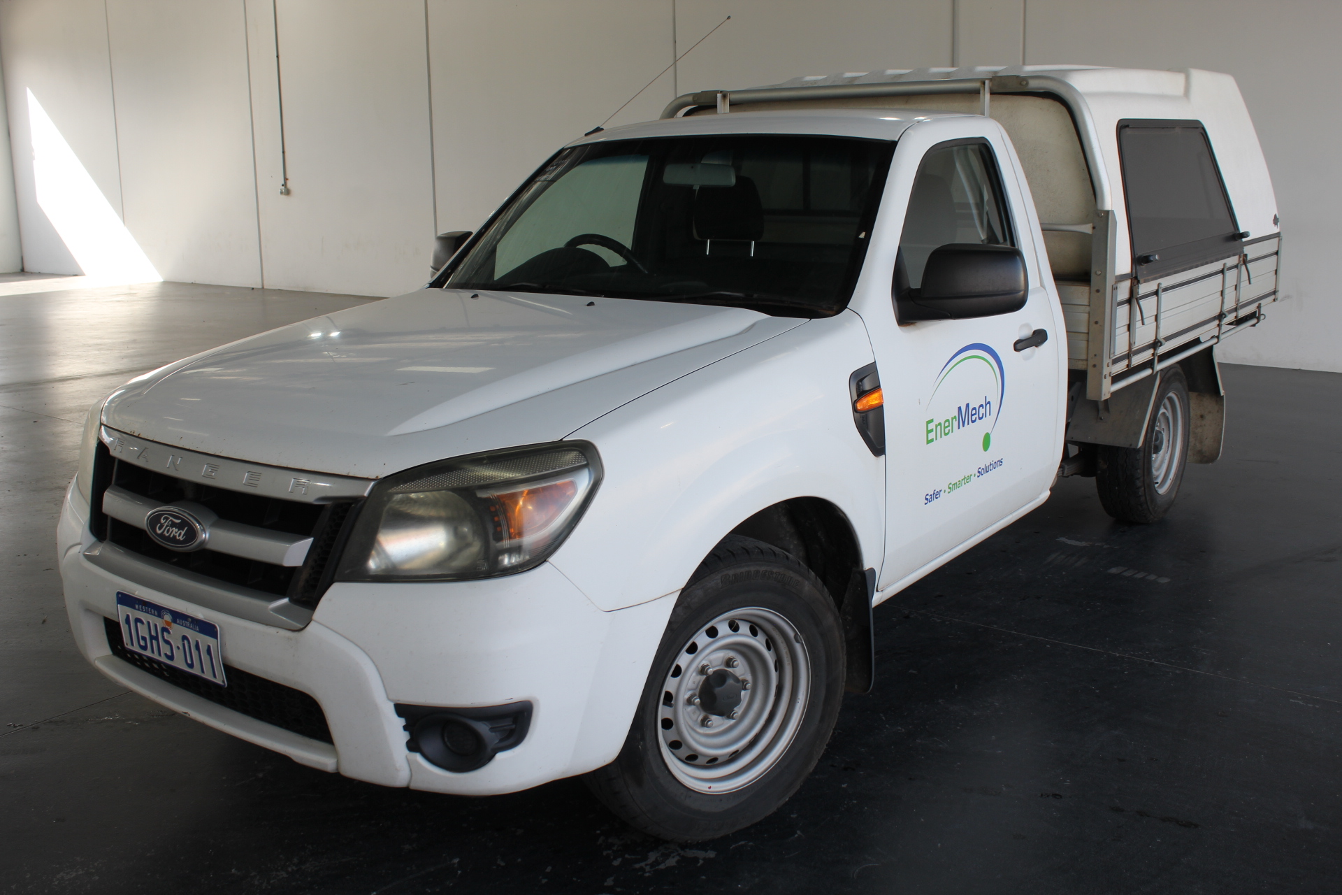 AMAZON BASICS Vanity Mirror, Magnification: 1X/5X, Colour: Gold. NB: Slight