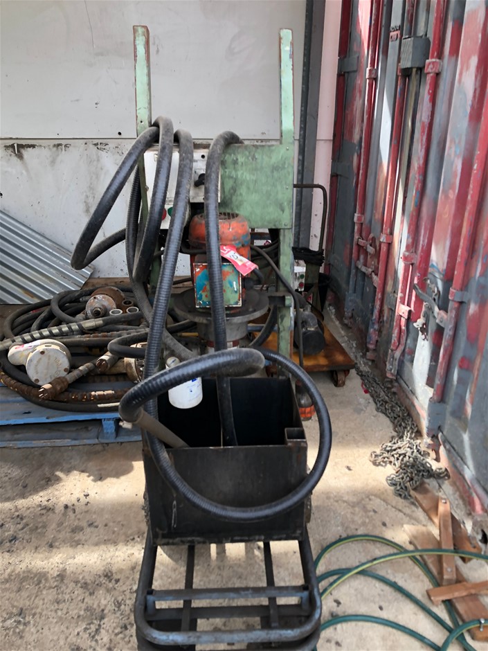 Dual Ram Hydraulic Grapple Attachment to Suit 3T Excavators (Unused),