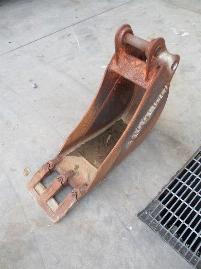 4 Carat round 4 white diamond each CVD Uncertified