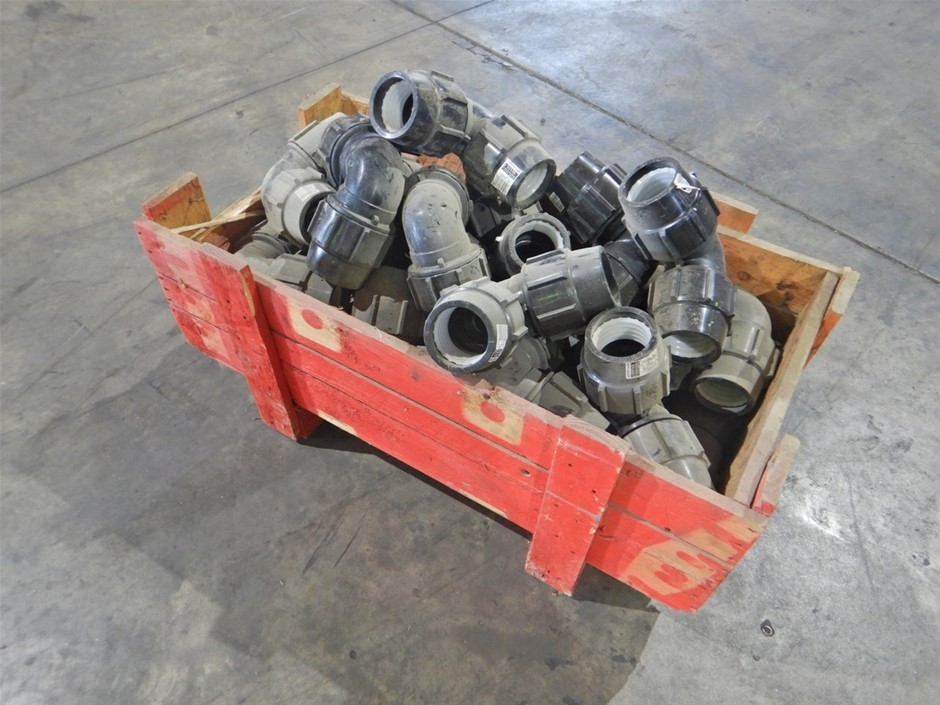 <p>2003 CIMC 20ft Shipping Container and Contents</p>