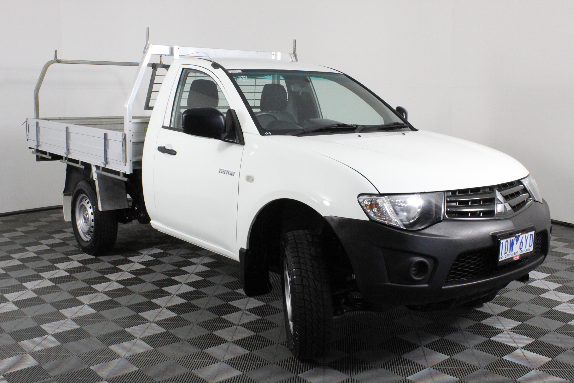 2010 BATHURST ANTIQUE GOLD MEDALLION IN BOX LOWNDES HOLDEN VE COMMODORE