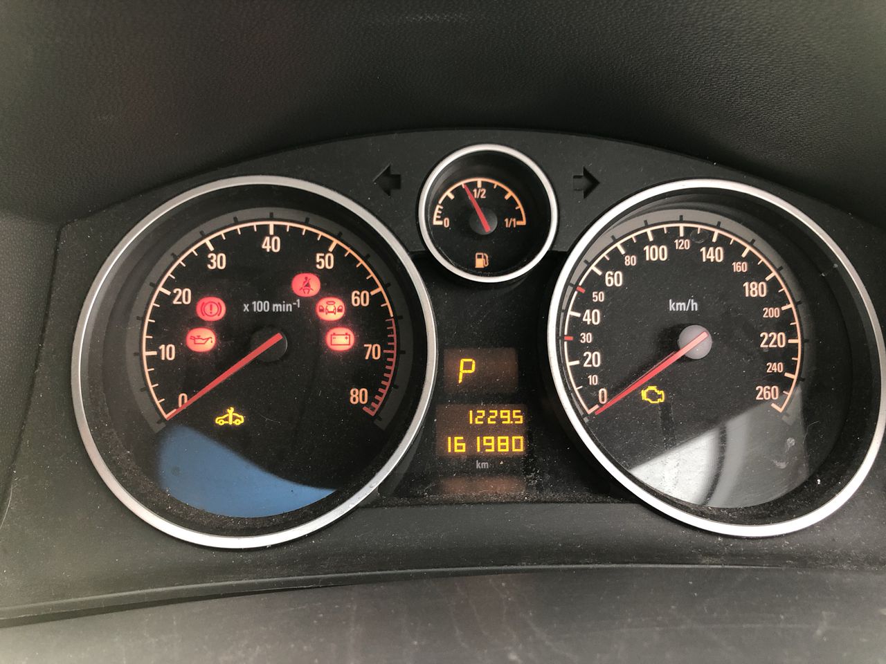 <p>Rola case rola shelf</p>