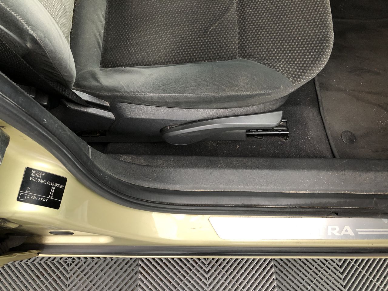 6.10ct Fourteen Oval Blue Sapphire & Diamond Earrings18K White Gold